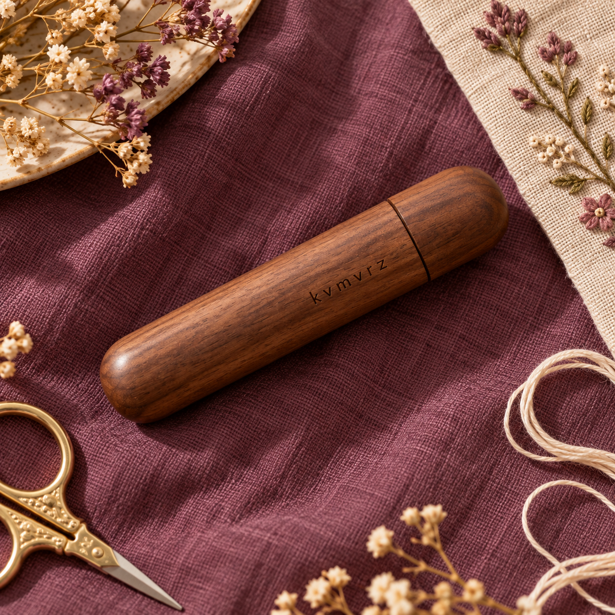 kvmvrz Wooden Hand-Sewing Needle Case — alternate detail
